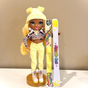 SUNNY MADISON! Winter break edition! In her signature yellow and happy look 🌟